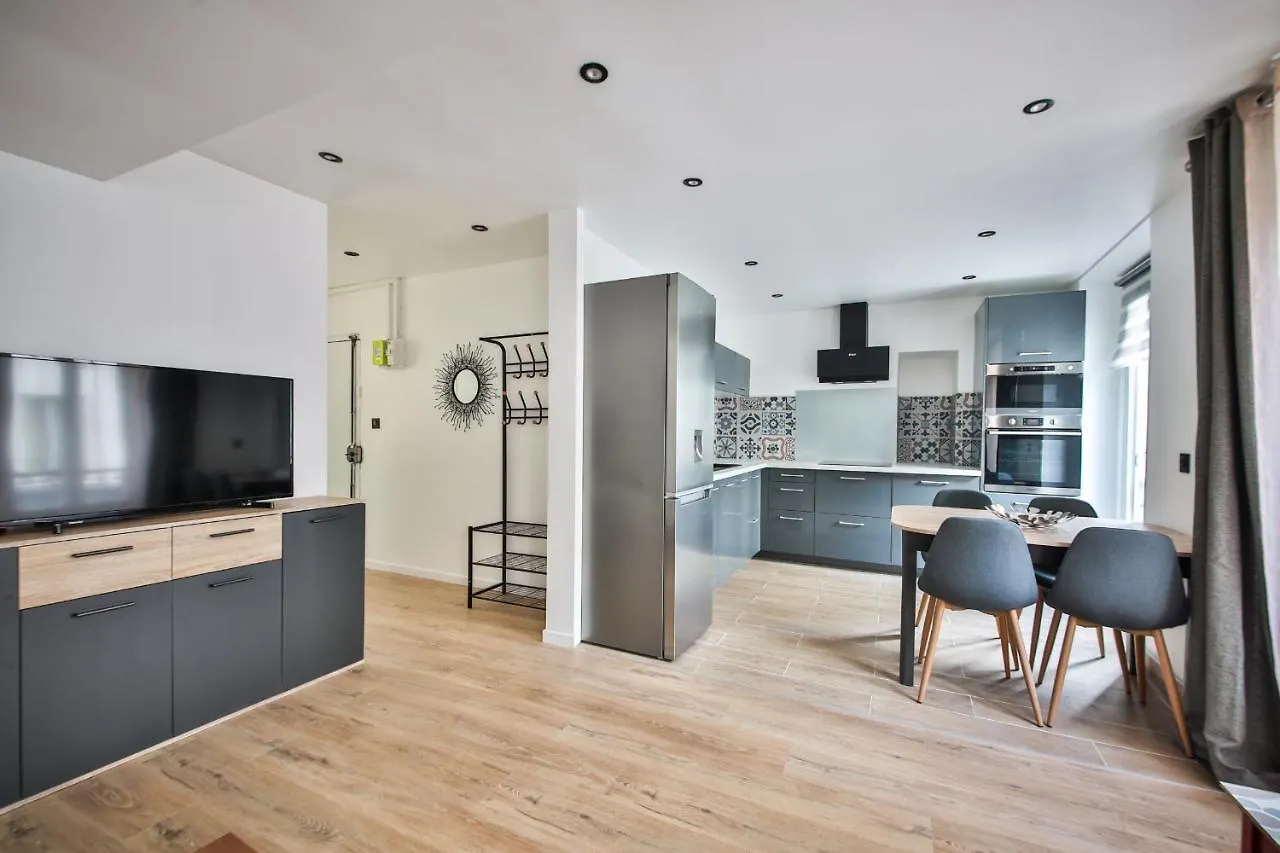Lovely Apartment For 6, Metro At 160M ! Paris