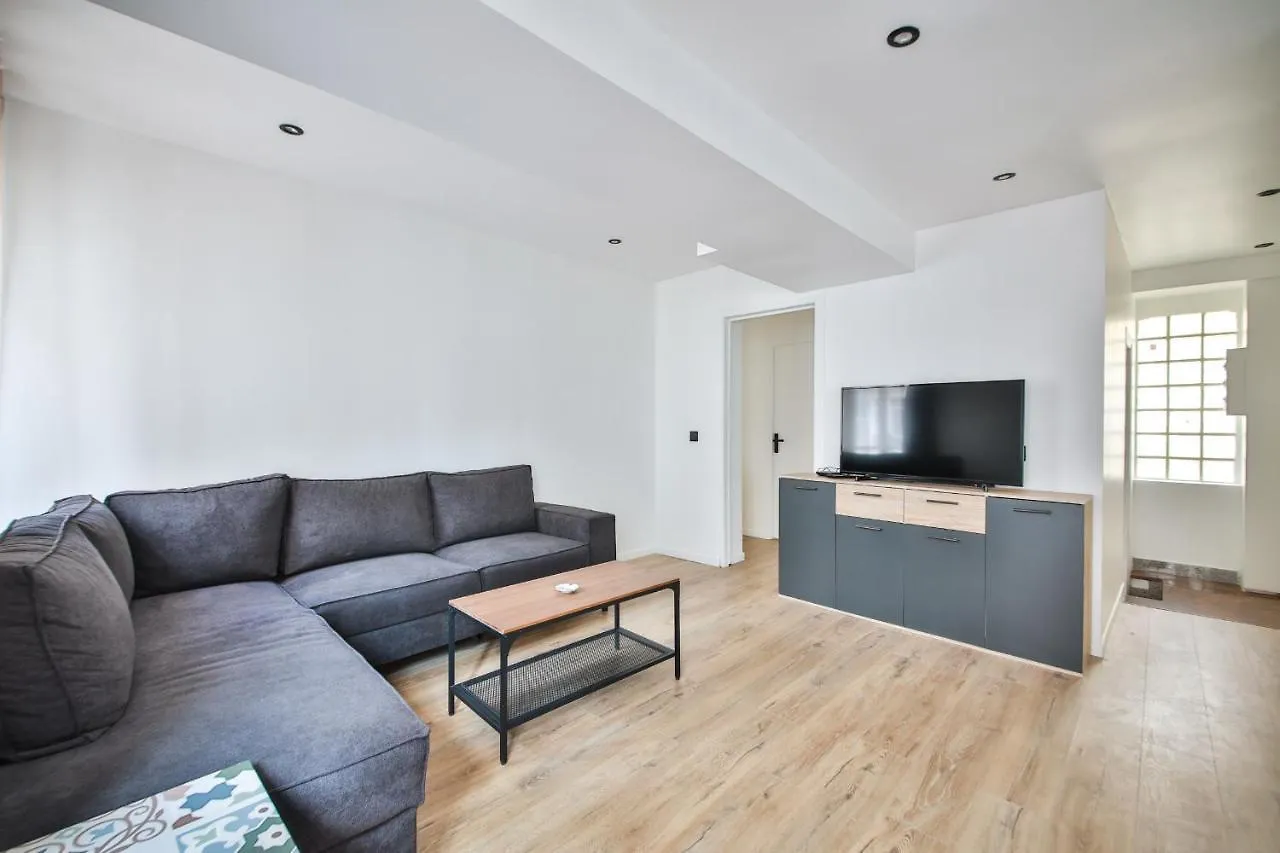 Lovely Apartment For 6, Metro At 160M ! Paris France